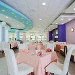 圣托马斯度假村 5* 索佐波尔